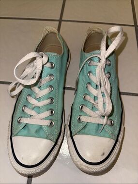 Converse tennis shoes